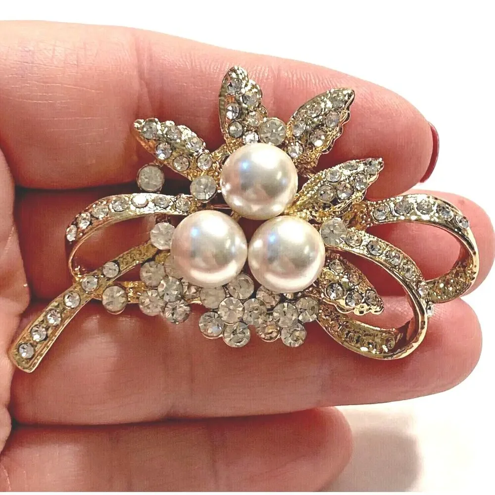 Vintage inspired goldtone brooch clear rhinestones faux pearl beads elegant pin